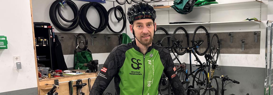 ‘Als ik op de fiets bezorg, dan scheelt dat weer iets’. In gesprek met Hanno Maas.